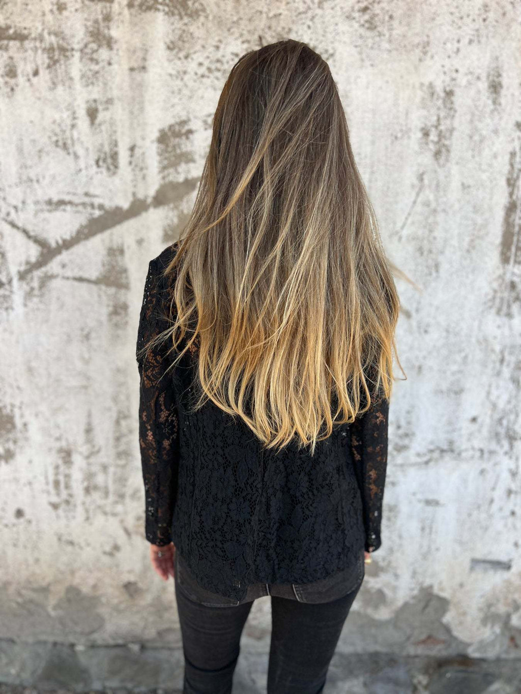 レナ | エレガントな構造の透け感のあるレースブレザー