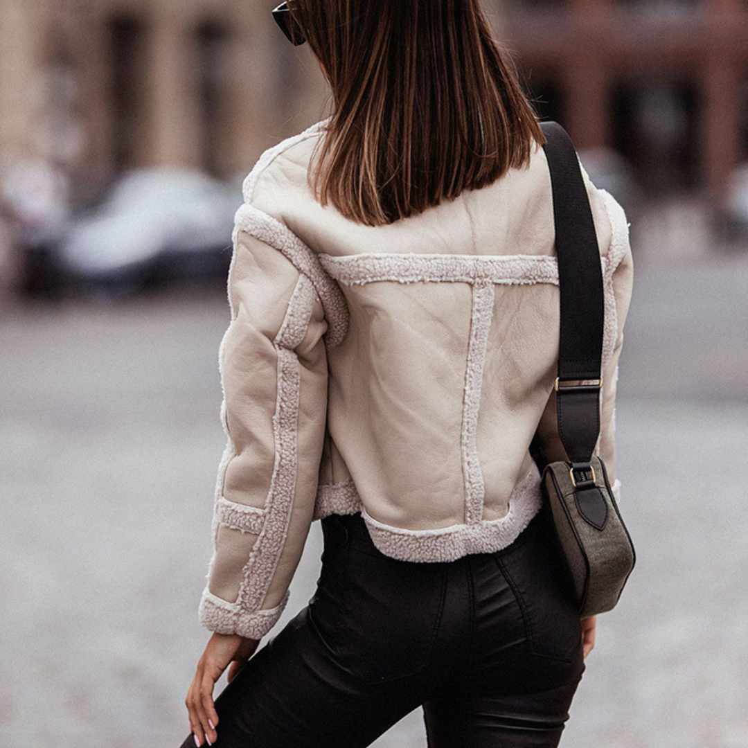 ラリサジャケット 多用途でスタイリッシュ